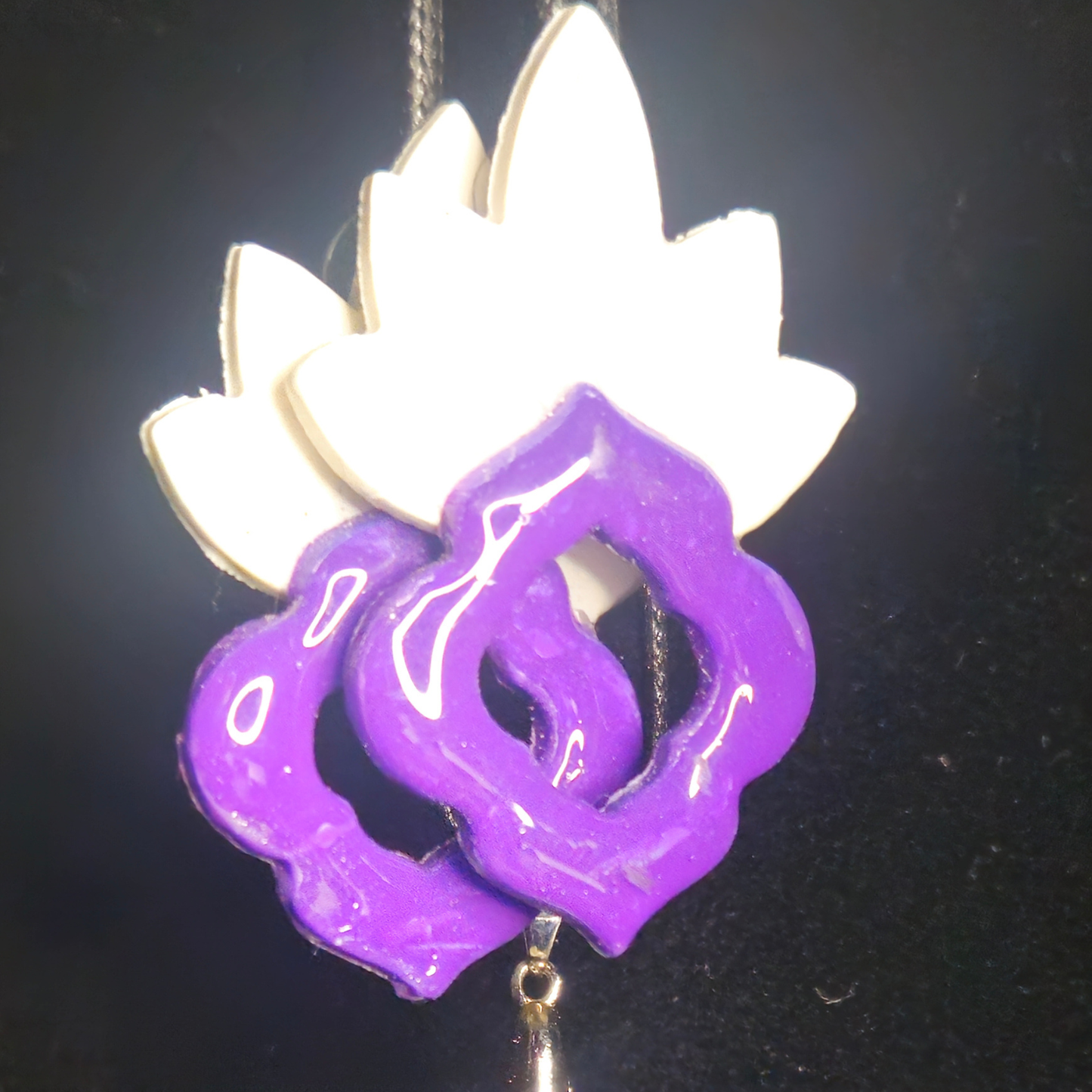Cream Lotus Flower Top & Purple Open Scalloped Square Drop Resin Earring & Necklace Set