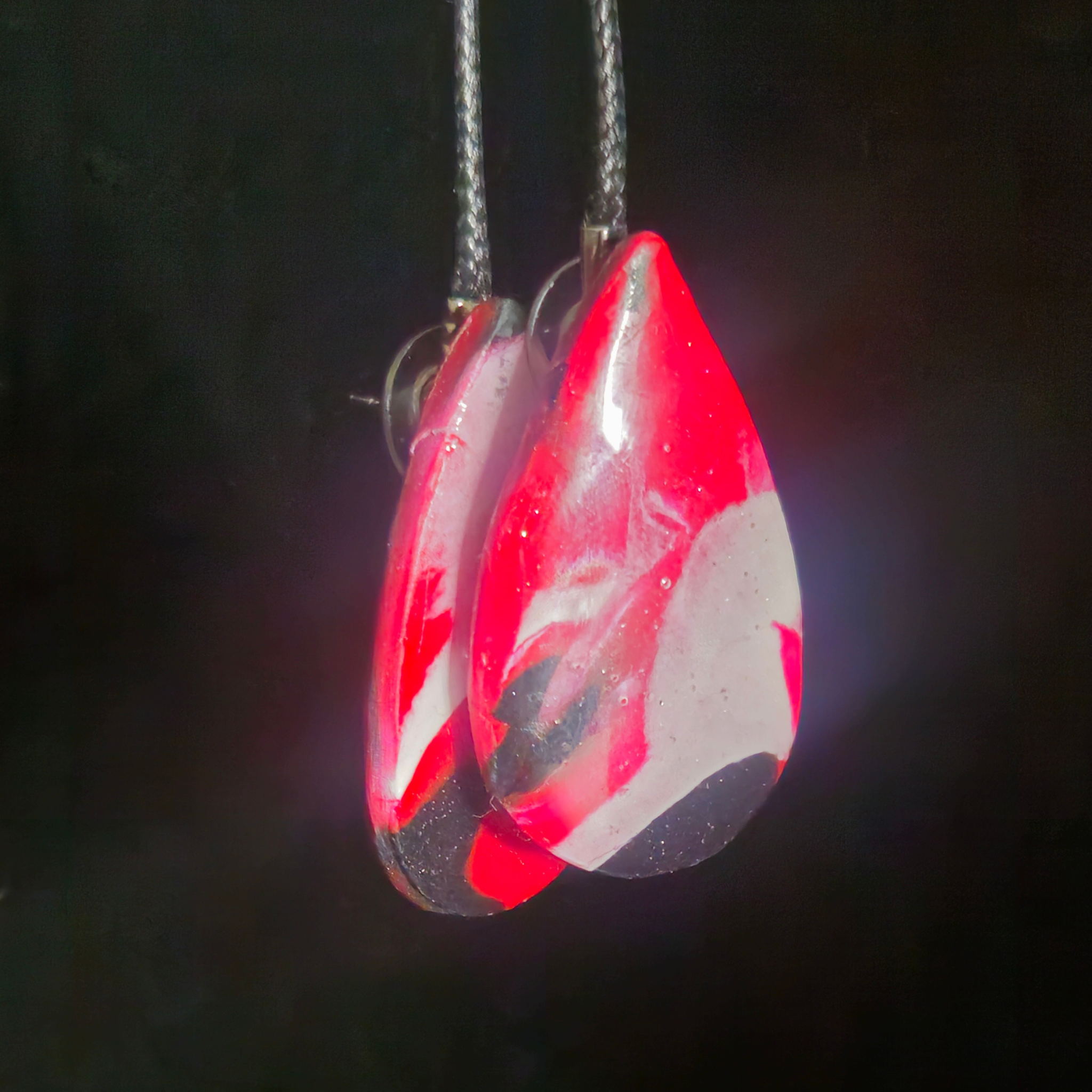Red & White Bold Stripe Tear Drop Stud Resin Earrings