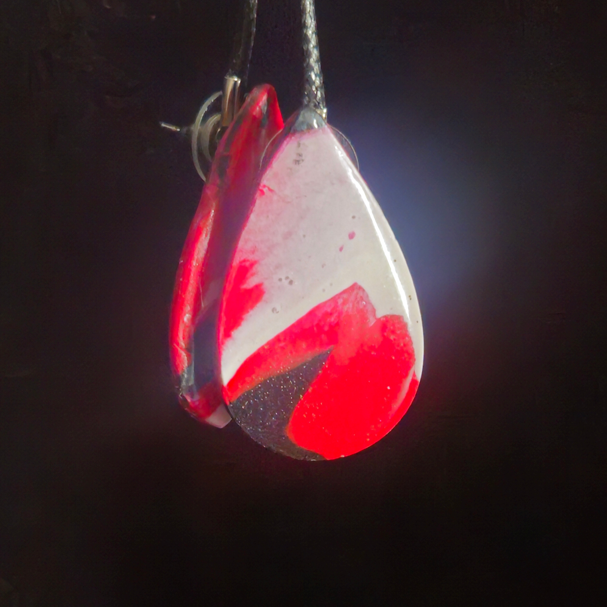 Red & White Bold Stripe Tear Drop Stud Resin Earrings